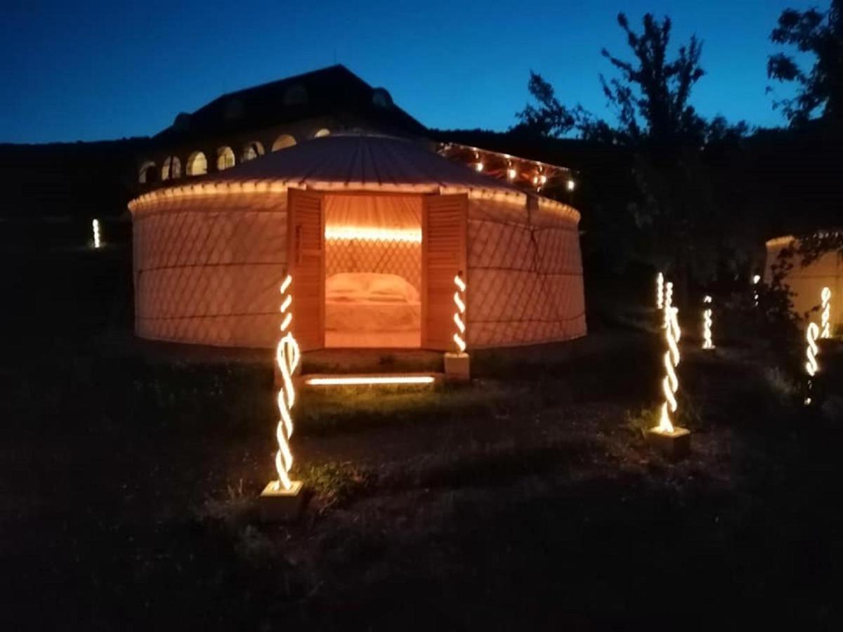 Jurta Hotel Balatongyoeroek Екстер'єр фото