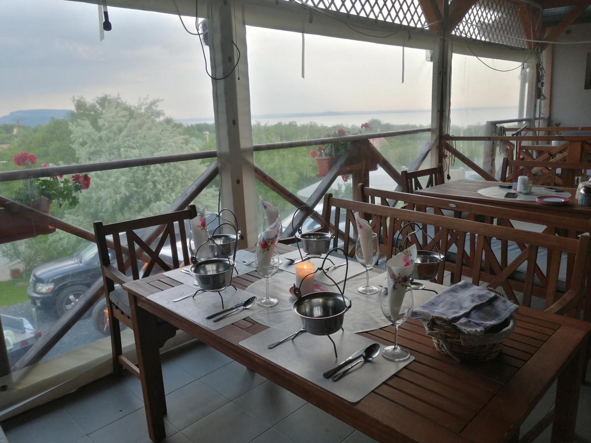 Jurta Hotel Balatongyoeroek Екстер'єр фото