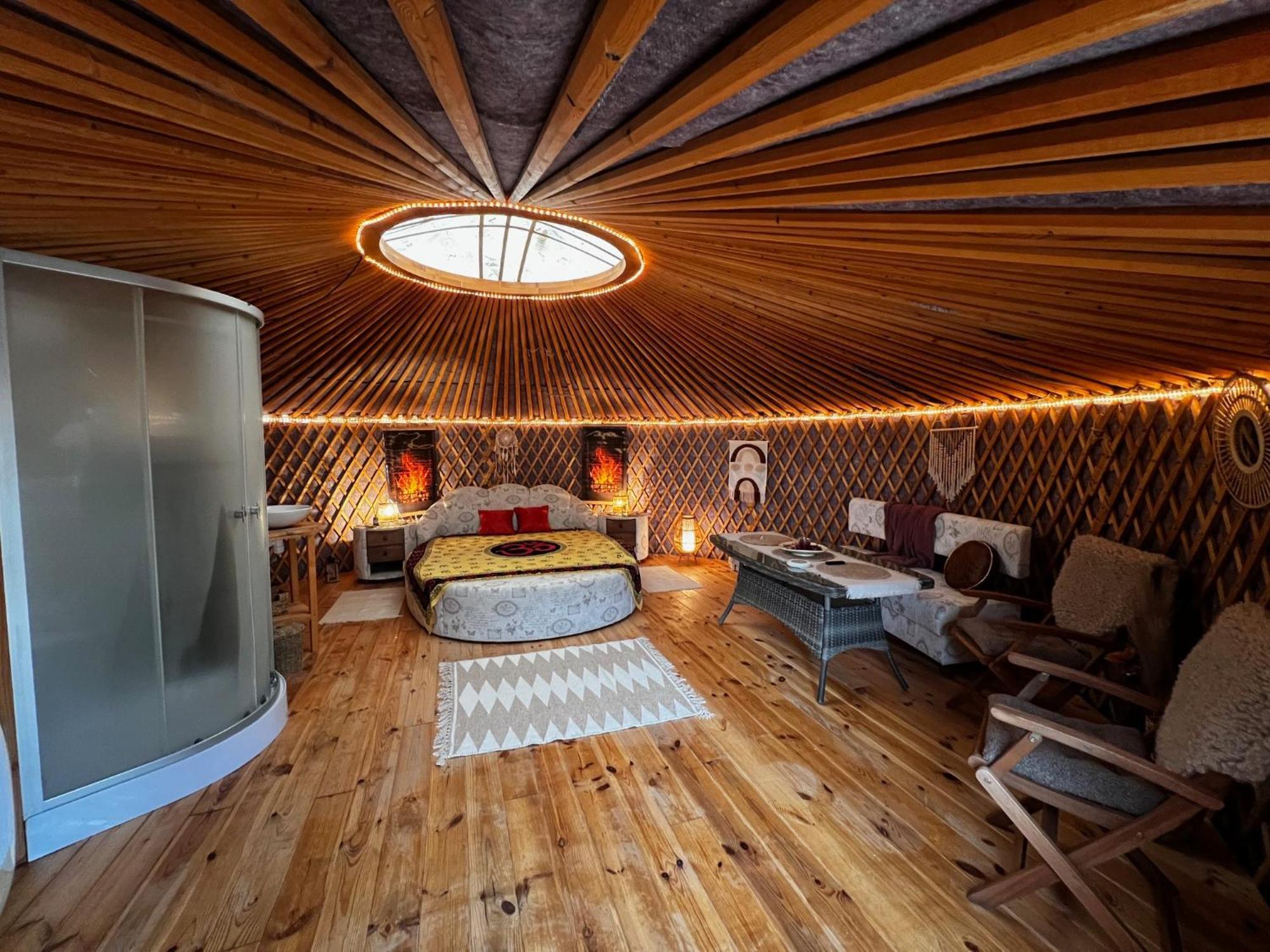 Jurta Hotel Balatongyoeroek Екстер'єр фото