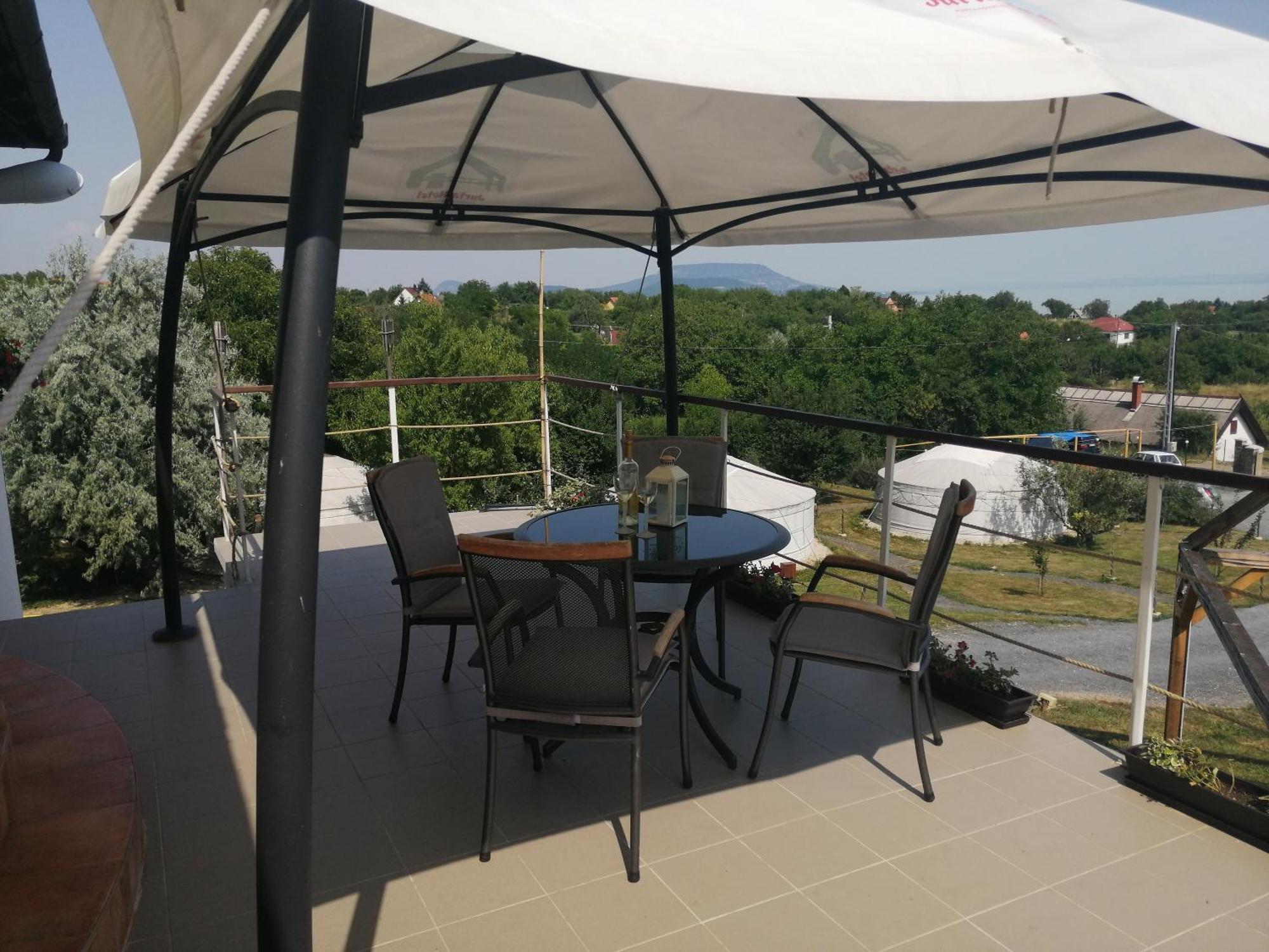 Jurta Hotel Balatongyoeroek Екстер'єр фото