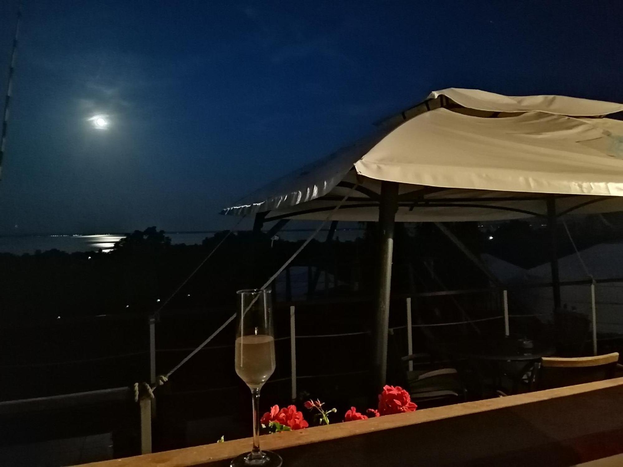 Jurta Hotel Balatongyoeroek Екстер'єр фото