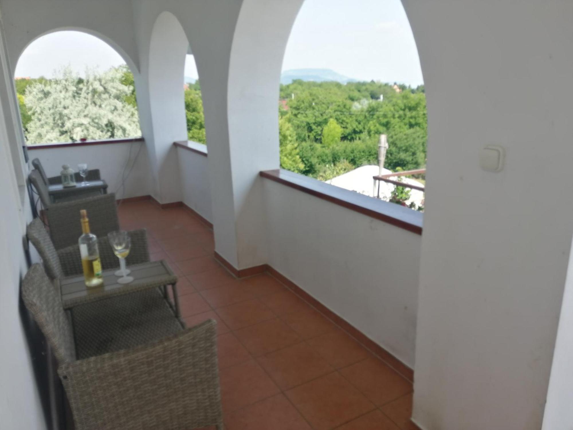 Jurta Hotel Balatongyoeroek Екстер'єр фото