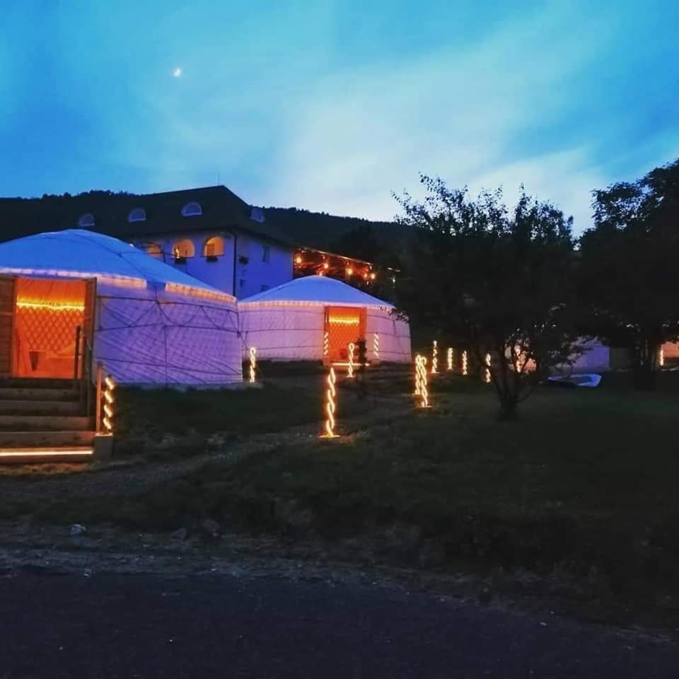 Jurta Hotel Balatongyoeroek Екстер'єр фото