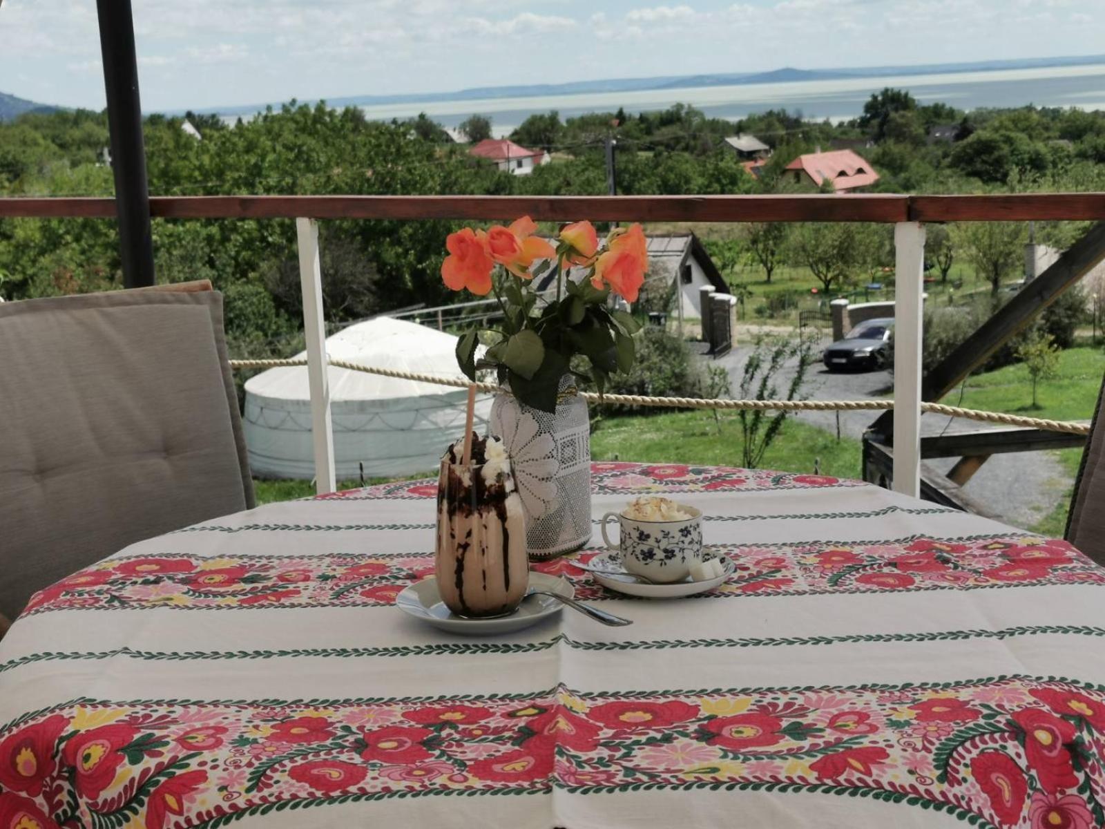 Jurta Hotel Balatongyoeroek Екстер'єр фото