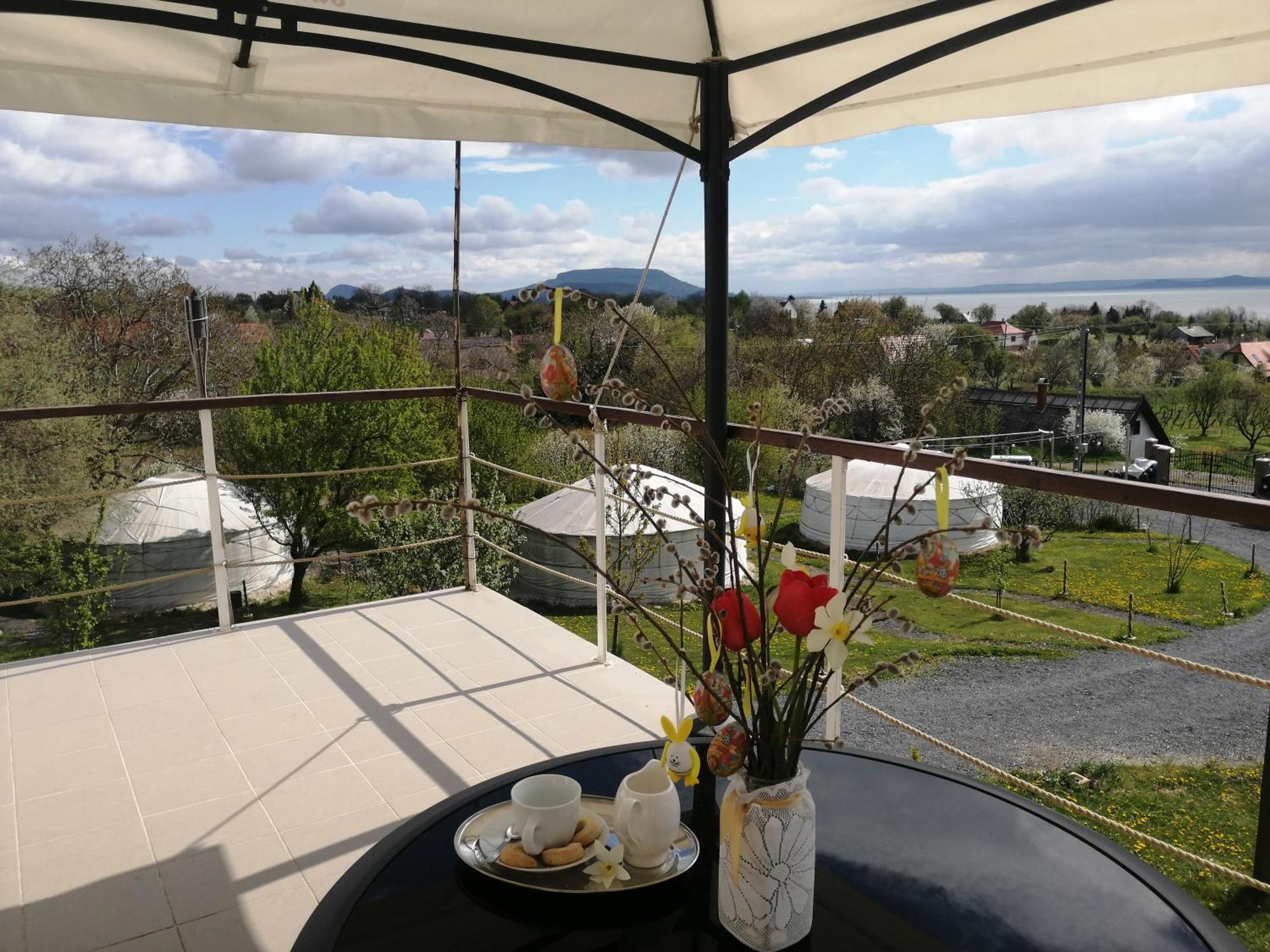Jurta Hotel Balatongyoeroek Екстер'єр фото