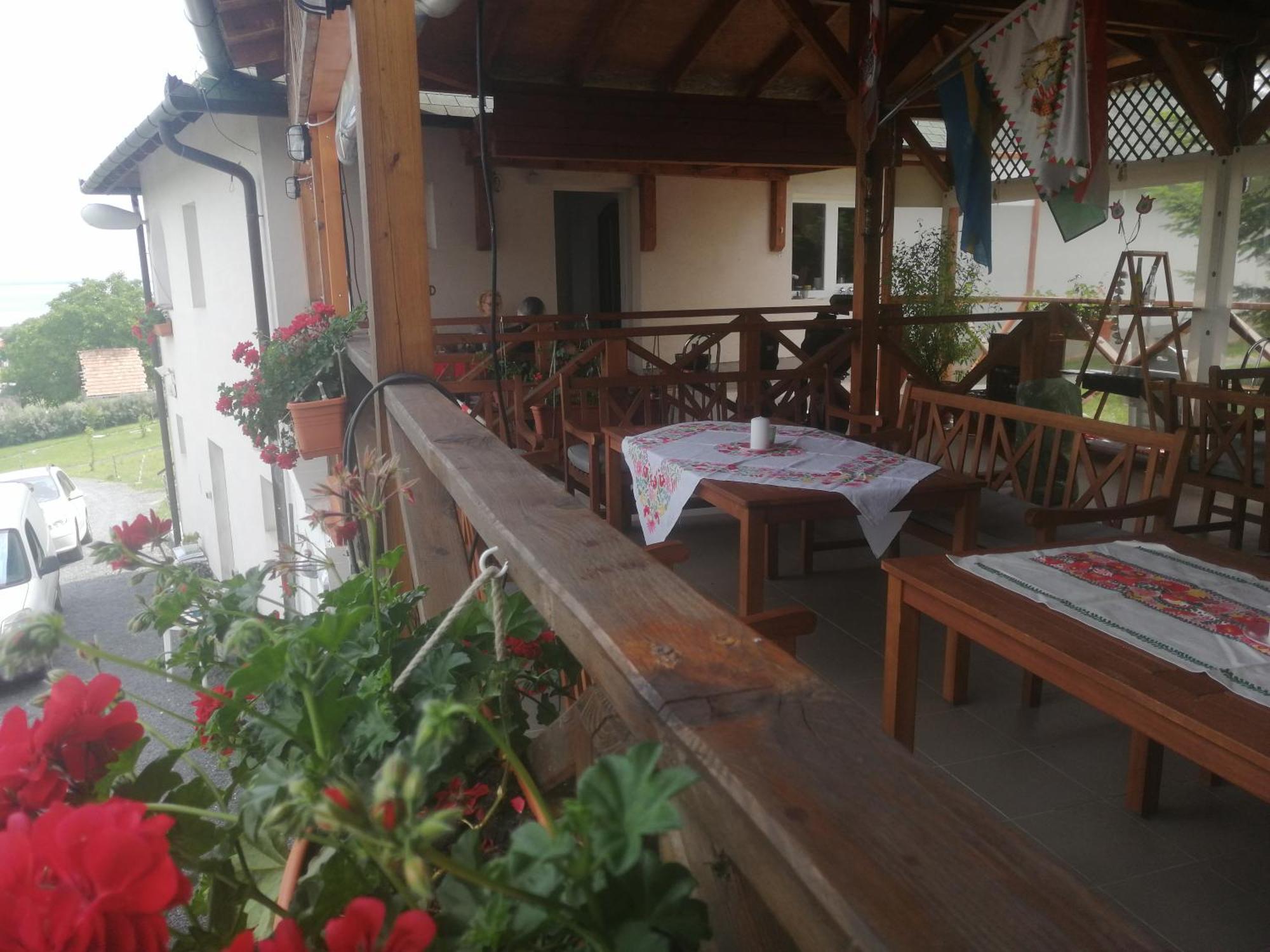 Jurta Hotel Balatongyoeroek Екстер'єр фото