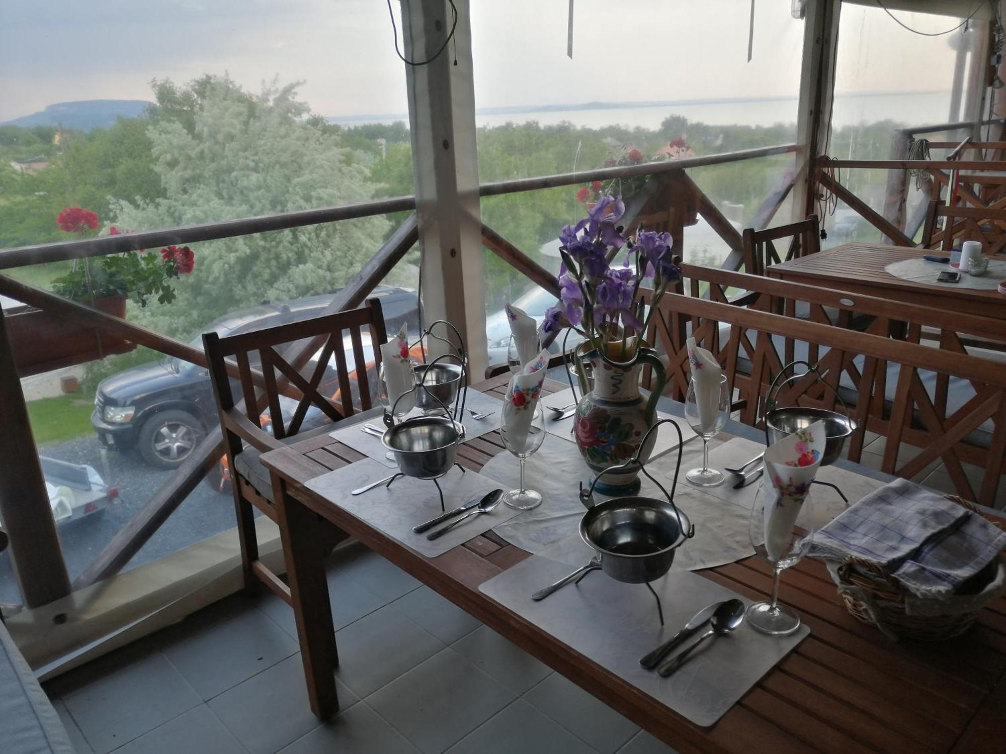 Jurta Hotel Balatongyoeroek Екстер'єр фото