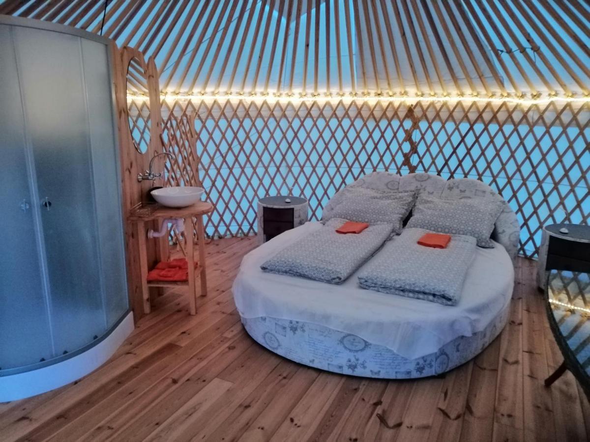 Jurta Hotel Balatongyoeroek Екстер'єр фото