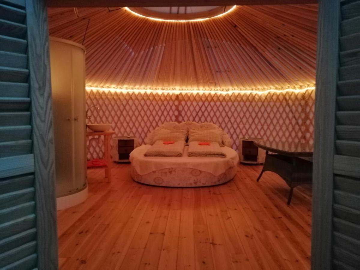 Jurta Hotel Balatongyoeroek Екстер'єр фото