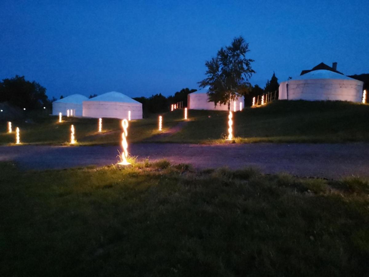 Jurta Hotel Balatongyoeroek Екстер'єр фото